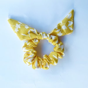 Scrunchie with handmade bow | Fabric hair tie