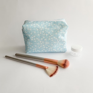 Borsa da toilette a fiori blu per organizzare cosmetici e trucco / Borsa da toilette da viaggio piccola / Custodia in tessuto