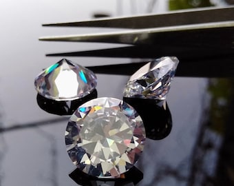 Cubic Zirconia AAA Quality Cubic Zirconia Round shape White Color CZ Loose Stones (0.5mm - 15mm) Zircon