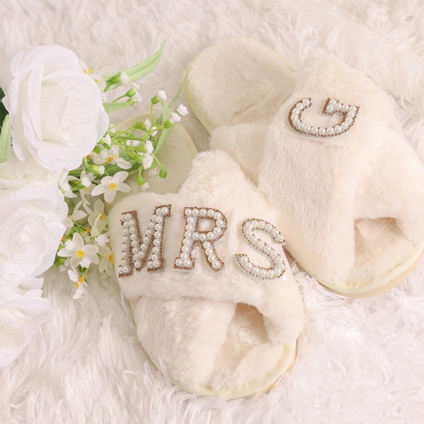 Custom MRS pearls slippers, Bride wedding day gifts, Bride fluffy Slippers, Bridal Shower Gifts-pearl, Custom Bride Slippers, Bride slippers