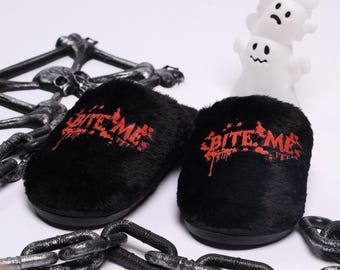 Pantuflas espeluznantes de Halloween «BITE ME»: un regalo divertido y acogedor para toda la familia