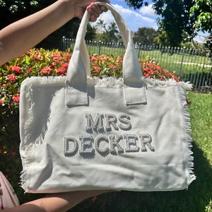 Personalized Bridesmaid & Bride Fringe Tote with Pearls – Elegant Honeymoon and Wedding Gift
