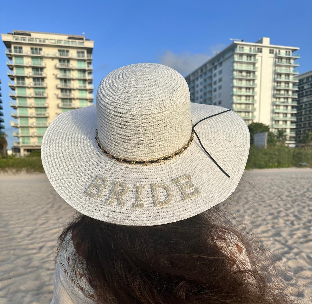 Custom Pearl Bride Beach Hat: Elegant Wedding Party Sun