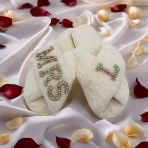 Custom bride slippers for wedding day bridesmaid slippers for guests.