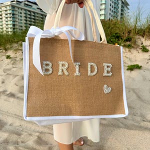 Personalized Bride Tote Bag – Custom Bridal Gift with Pearls for Honeymoon, Bachelorette & Shower