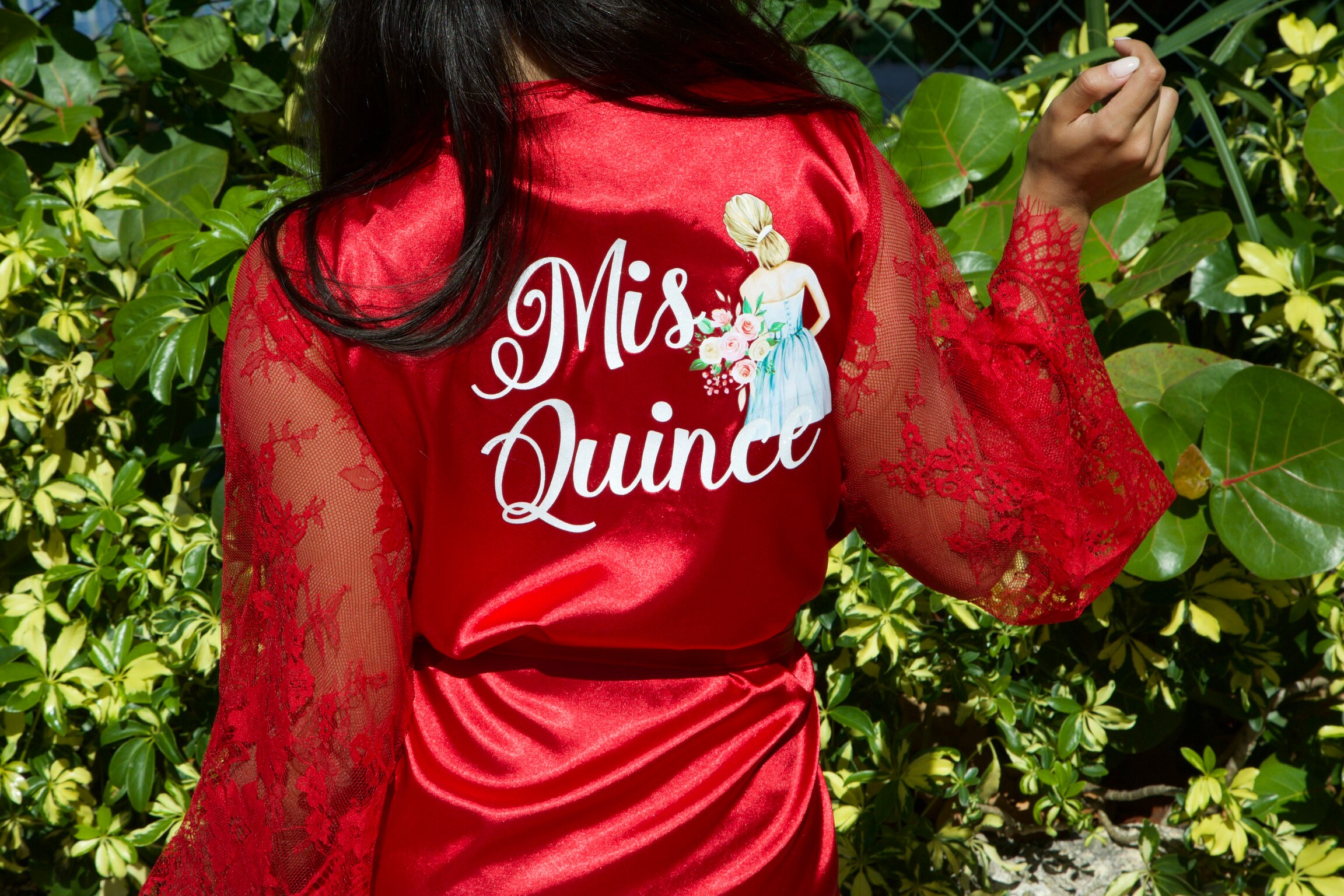 Benutzerdefinierte Quinceanera Satin Robe mit Spitzenärmeln: Mis Quince Geschenk