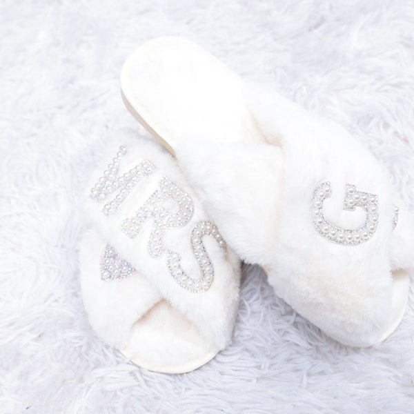 Bride Slippers, Perfect Bride Gift, Personalized Slippers, Spa Slippers, Customized Slippers, Rhinestone slippers, Initials Slippers,