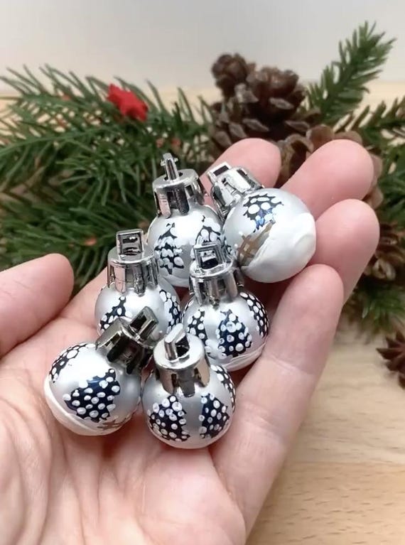 Set 6 silberfarbene Mini Christbaumkugeln 2 cm ø matt Minikugeln Weihnachtskugeln Christbaumschmuck Baumschmuck Minichristbaumkugeln