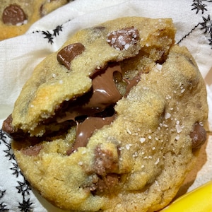 Nutella stuffed chocolate chip cookies, Chocolate chip cookies filled with Nutella, Soft and chewy, sweet treat, Mothers day cookies,1 dozen
