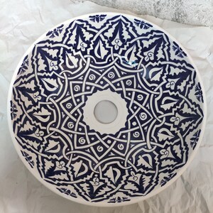 Bleu and white bathroom vessel sink to decorate your bathroom vanity and bathroom style