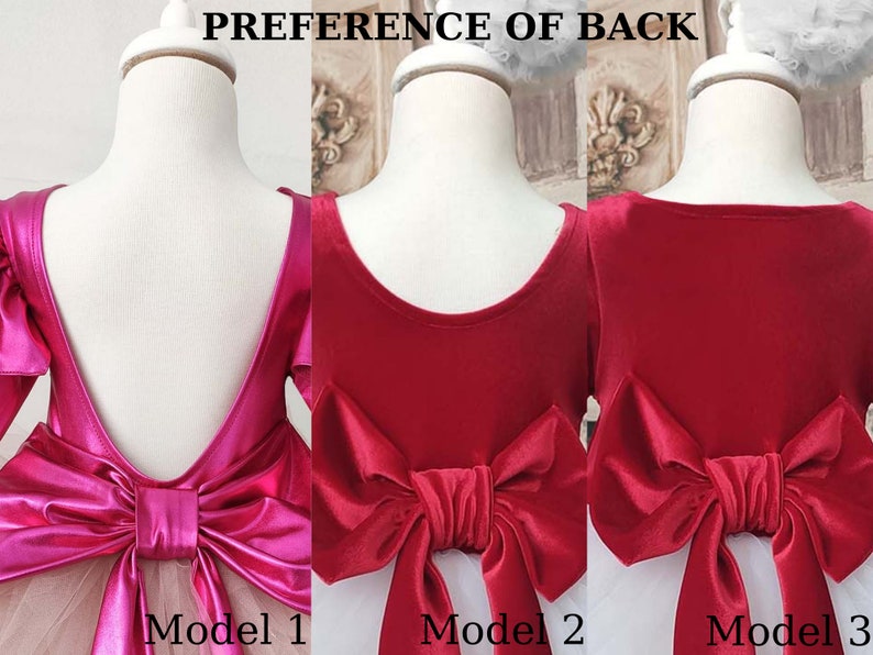Puede incluir: Tres estilos diferentes de detalles en la espalda para un vestido. El modelo 1 tiene un gran lazo fucsia con una espalda en forma de V profunda. El modelo 2 tiene un gran lazo burdeos con una espalda redonda. El modelo 3 tiene un gran lazo burdeos con una espalda redonda y una falda de tul.