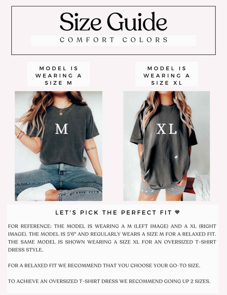 Op de afbeelding: Maattabel voor T-shirts met twee modellen die verschillende maten dragen. Het model links draagt maat M en het model rechts draagt maat XL. De tekst luidt "Laten we de perfecte pasvorm kiezen."  "Ter referentie: Het model draagt maat M (linker afbeelding) en maat XL (rechter afbeelding). Het model is 1,68 m lang en draagt normaal gesproken maat M voor een ontspannen pasvorm. Hetzelfde model draagt maat XL voor een oversized T-shirt-jurk. Voor een ontspannen pasvorm raden we aan dat je je gebruikelijke maat kiest. Om een oversized T-shirt-jurk te krijgen, raden we aan om twee maten groter te kiezen."