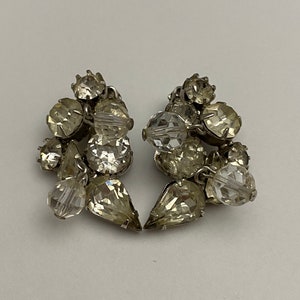 Pair of Vintage Signed KRAMER Silver Tone Rhinestone Clip On Earrings 