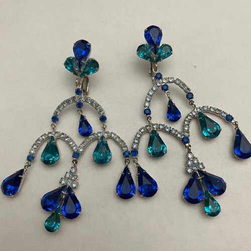HUGE shops Vintage Signed WEISS Blue & Teal Rhinestone Dangle Screw Back Earrings