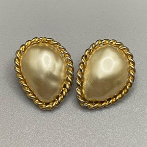 Large Chunky Vintage Signed Kenneth Jay Lane Faux Pearl Gold Tone Clip On Earrings