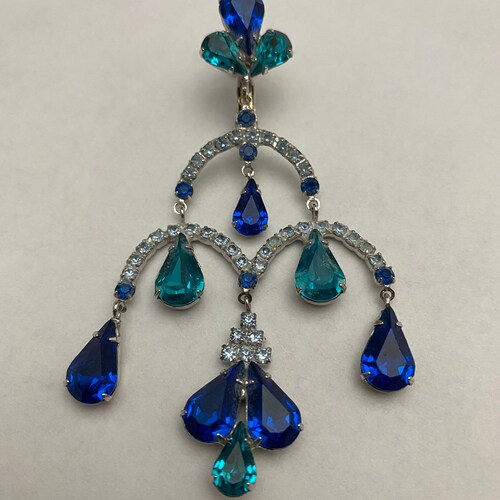 HUGE shops Vintage Signed WEISS Blue & Teal Rhinestone Dangle Screw Back Earrings