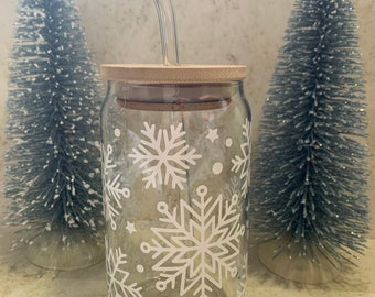 Christmas Snowflakes Beer Can Glass | Bamboo lid |Glass Straw| Iced Coffee| Latte Glass| Party Favor