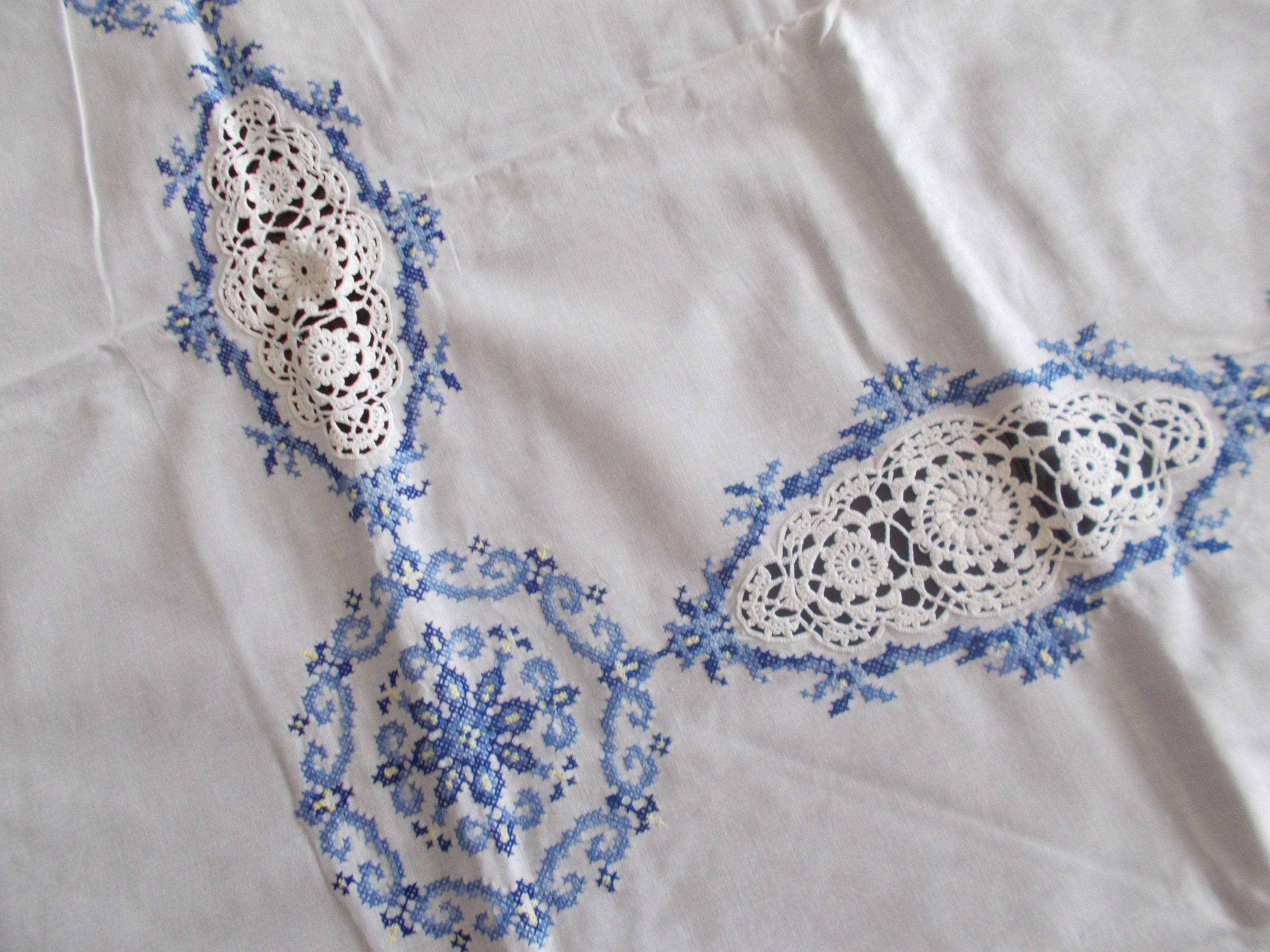 new vintage rare azur  crochet work embroidery handmade tablecloth  cotton Embroidered white 125cmX165 cm OR 49"x65" + 6 napkins   A14