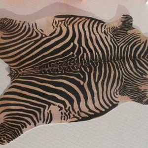 2 Stück 1/12 Puppenhaus Naturteppiche Teppiche Teppiche braun ZEBRA 20 Cmx14cm jeweils auf echter Baumwoll-Leinwand GEDRUCKT