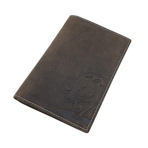 Büffel-Vollleder Ausweismappe mit Wildschwein Motiv für Fahrzeugschein, Schwerbehindertenausweis, Waffenschein, Jagdschein in Vintage-Grau