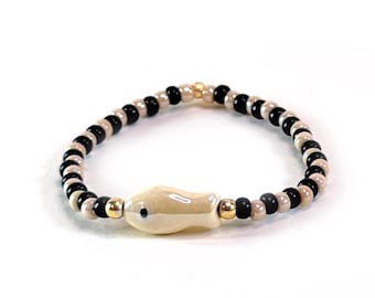 Soft Charm Fish Bracelet – Simple Beaded Bracelet with Neutral Tones