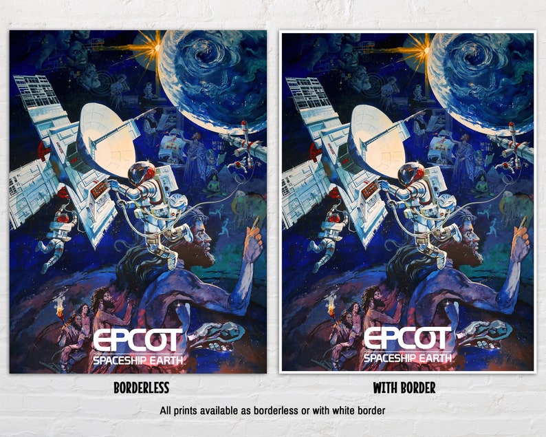Puede incluir: Una ilustraci&oacute;n de estilo vintage de una nave espacial con el texto "EPCOT SPACESHIP EARTH" impreso debajo. La ilustraci&oacute;n est&aacute; sobre un fondo azul oscuro con un planeta y estrellas. La nave espacial es blanca con detalles azules y tiene una gran antena parab&oacute;lica.