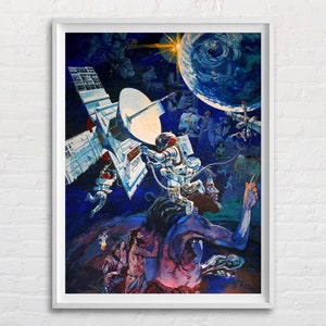 Puede incluir: Una ilustraci&oacute;n vintage de ciencia ficci&oacute;n colorida que representa una estaci&oacute;n espacial con una gran antena parab&oacute;lica, astronautas y una escena futurista con un hombre sosteniendo un palo. La ilustraci&oacute;n est&aacute; sobre un fondo estrellado azul y negro.