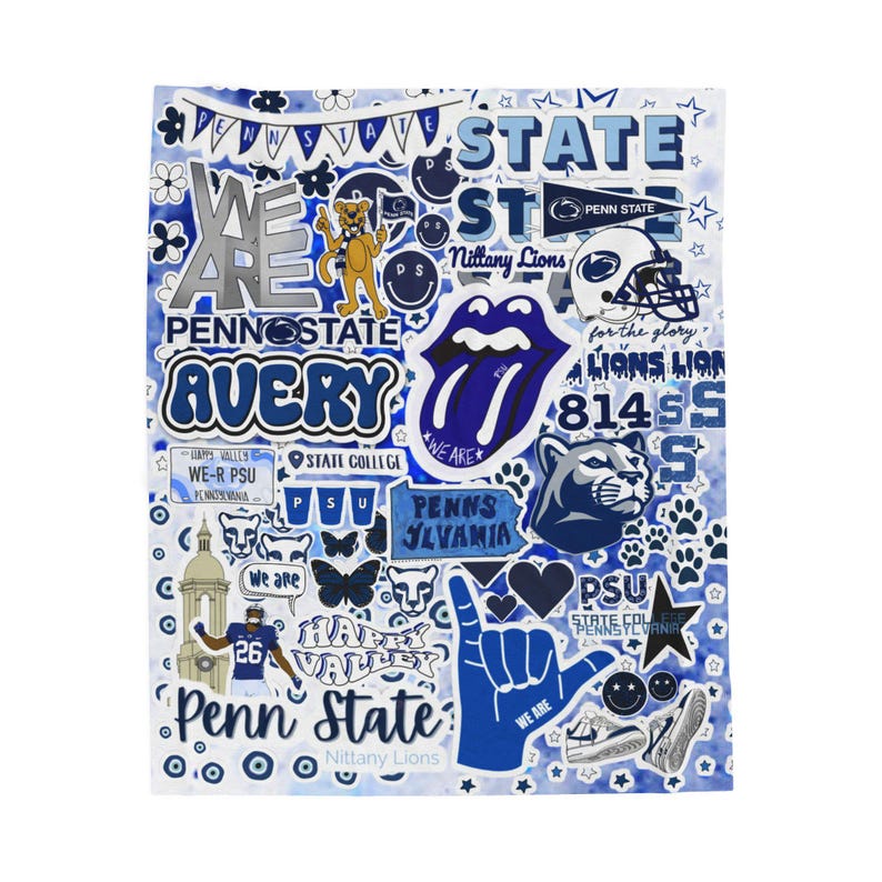 Może przedstawiać: Prostokątny koc z kolażem niebiesko-białych grafik związanych z Penn State, zawierający napisy Avery, We Are, Happy Valley i Nittany Lions oraz ilustracje przedstawiające zawodnika futbolu, maskotkę i kask.