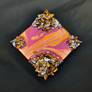 Ojo de tigre: arte de pared de resina y cristal