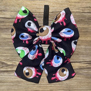 Halloween Dog Bow Tie: Spooky Eyeball Pet Costume Accessory