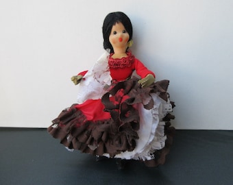 Belle poupée d'art espagnol flamenco vintage en plastique vêtue d'un costume de flamenco traditionnel, 18 cm de haut
