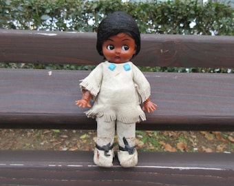 1960年代のヴィンテージネイティブアメリカン人形（革の衣装着用