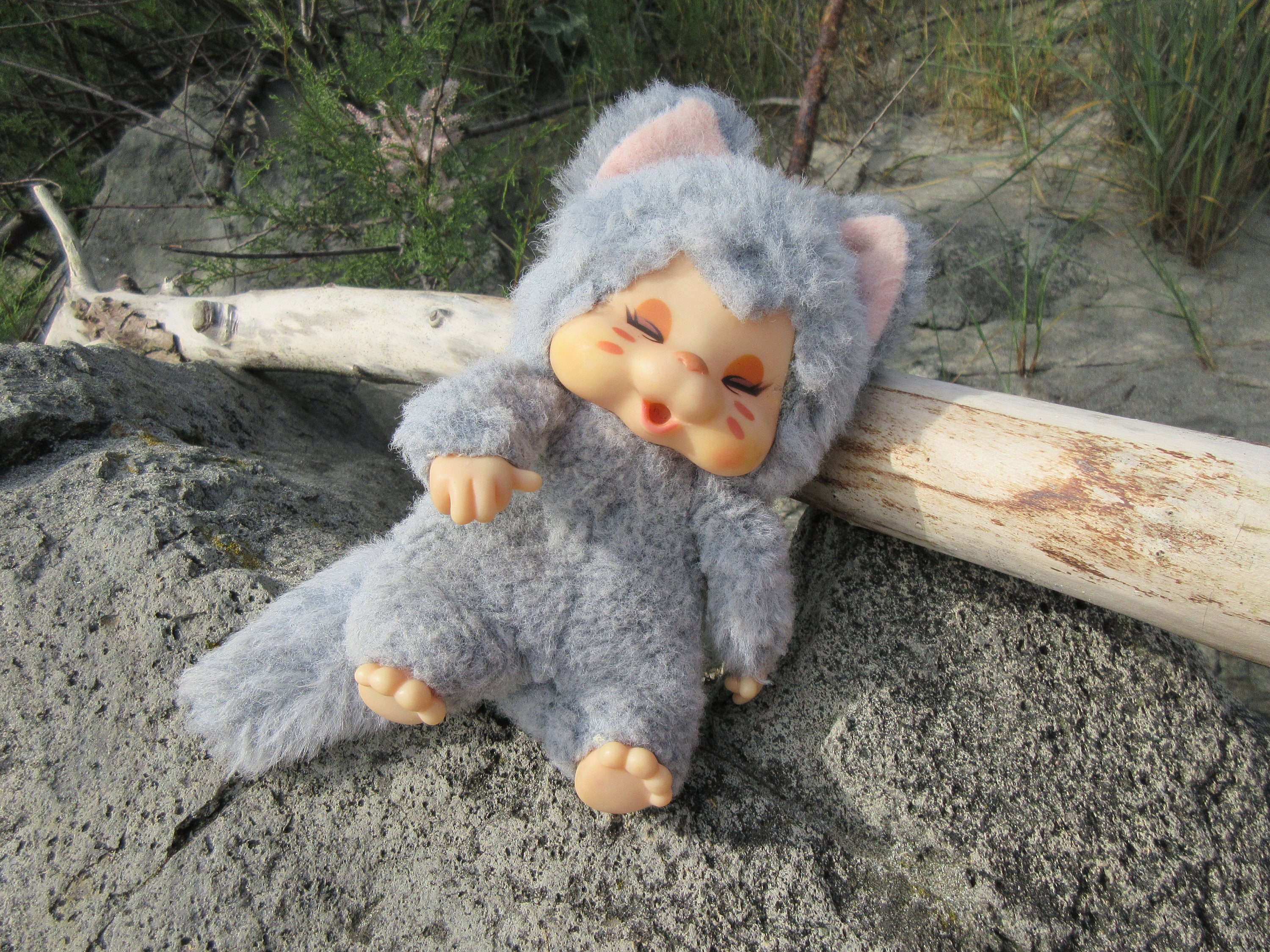 Vintage 1979s NYAMY Washino Grey Drowsy Kitten Cat Vintage 1979s NYAMY Washino Grey Drowsy Kitten Cat