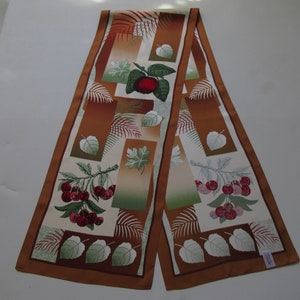 Pañuelo de seda italiano vintage de FELICIANI: estampado de granadas y ramitas
