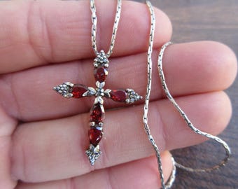 Vintage FAS 925 Sterling Silver Red Garnet Cross Pendant Necklace With Cobra Chain Link 16.53&#39;&#39;/42cm