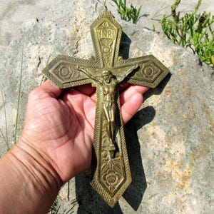 Antique Vintage Art Deco Solid Bronze Brass Engraved Crucifix Wall Hanging Jesus Of The Cross, 20 x 13.5cm