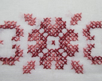 Tovaglia ricamata: punto croce Jobelan Germania, fiori rosa (30'')