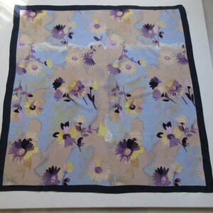 Hand-Painted Floral Silk Scarf: Vintage Daisy Design, Pastel Colors (85cm)