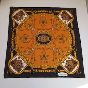 Vintage JEAN DE BAHREIN Bufanda ecuestre Trevira Textura, Arnés de caballo Escudo de armas Motivos, naranja marrón oscuro 76cm x 76cm Bufanda cuadrada