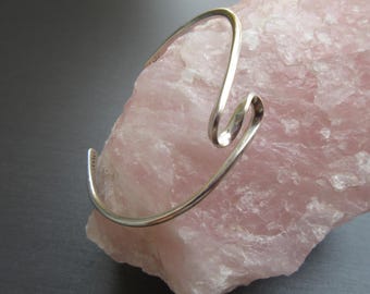 Vintage Sterling Silver Wave Twisted Cuff Bracelet, Crafted in an Earlier Era, 7.66g