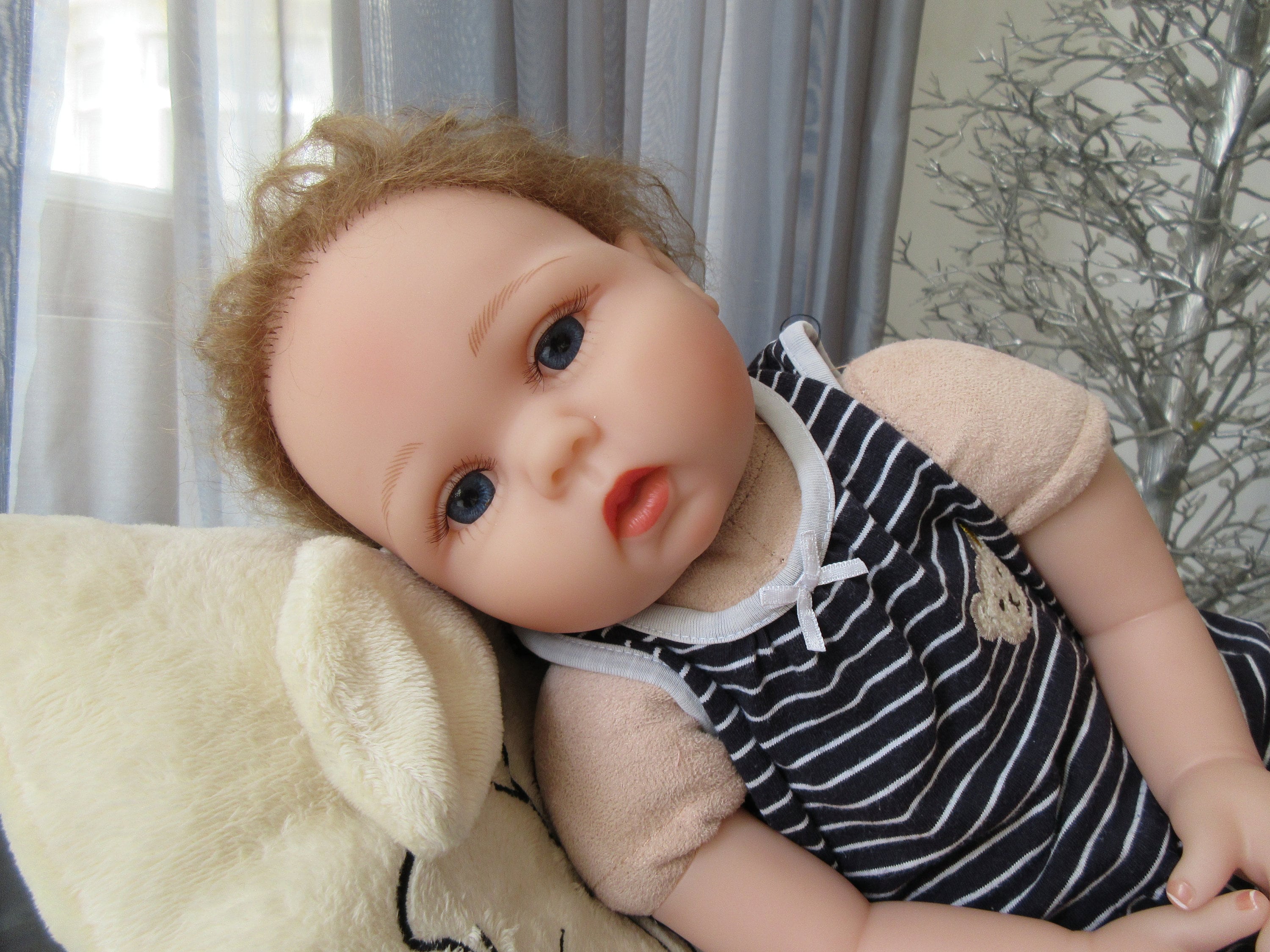 13pcs TINY PLASTIC BABIES Vintage Mini Baby Dolls Painted Faces