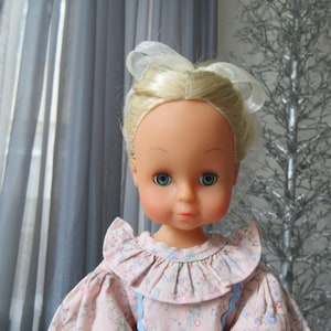 Vintage Bayer Mädchen: 35 cm große Plastikpuppe mit blauen Augen