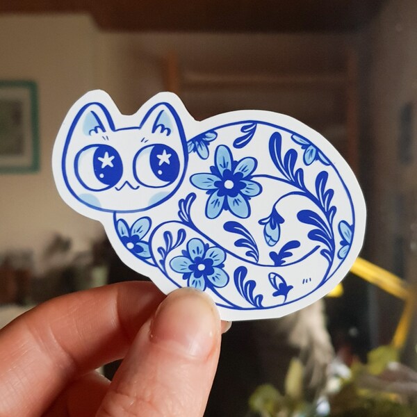 Weiße Katze mit blauen Blumen Vinyl Aufkleber / Süßes Blumendekor für Katzen / Porzellan-Stil wasserfester Aufkleber / Geschenk für Katzenliebhaber