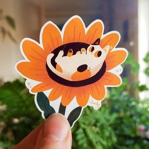 Sticker vinyle chat calicot / Chat mignon sur un tournesol / Sticker imperméable / Cadeau pour amoureux des chats