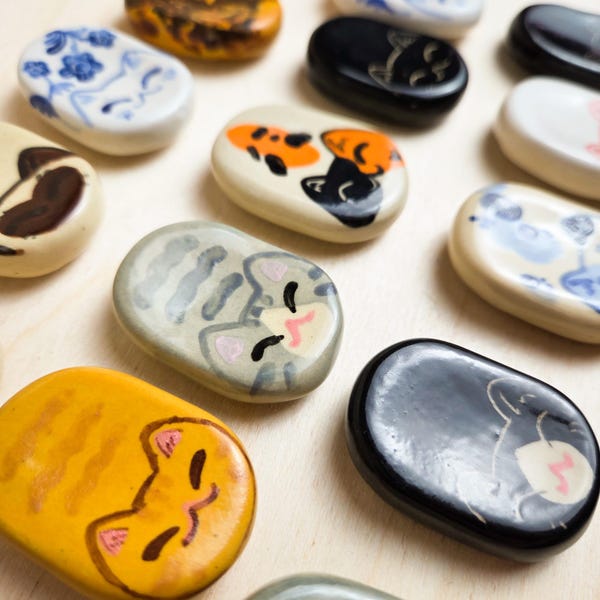 Ceramic cat loaf worry stone