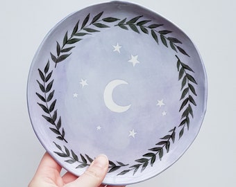 Assiette Grande lune et étoiles - 18 cm / plat en céramique fait main / Décoration d'intérieur sorcière