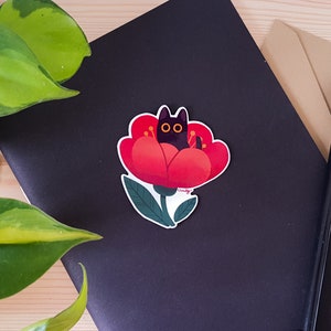 Autocollant en vinyle chat noir / Chat mignon dans une fleur rouge / autocollant imperméable à leau / cadeau pour amoureux des chats red flower cat