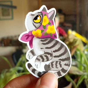 Bonita pegatina de vinilo de gato atigrado gris / gato babushka / pegatina impermeable / regalo para amantes de los gatos