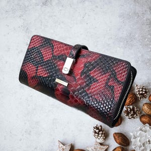 Burgundy Alligator Pattern Purse - Designer Cowhide Wallet for Women - Elegant Snake Pattern