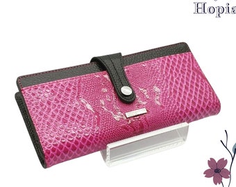 Chic Statement: Pink and Black Crocodile Patterned Wallet - Handcrafted Elegance in Fine Leather